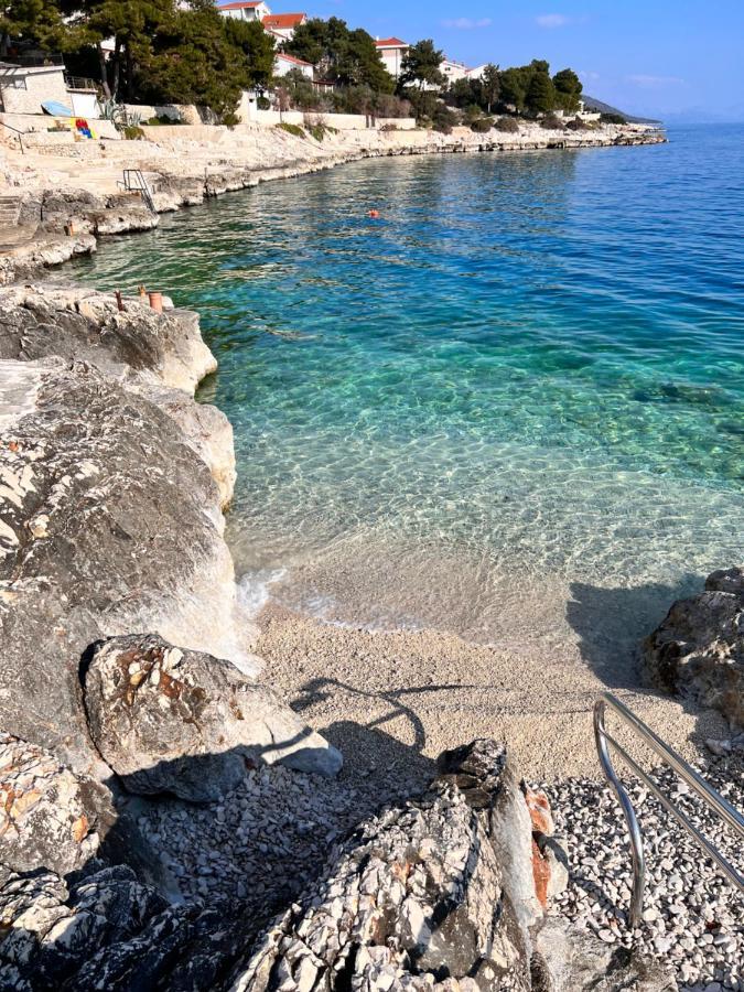 Luxury Beachfront Villa Carlisa Ciovo Exterior photo