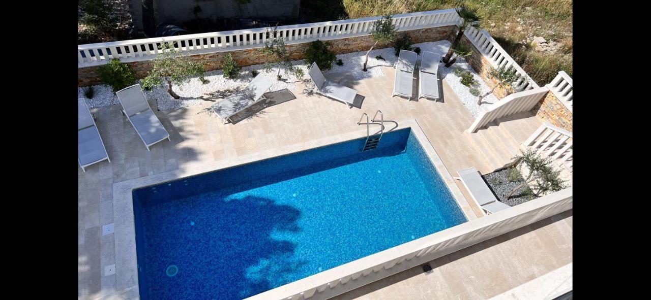 Luxury Beachfront Villa Carlisa Ciovo Exterior photo