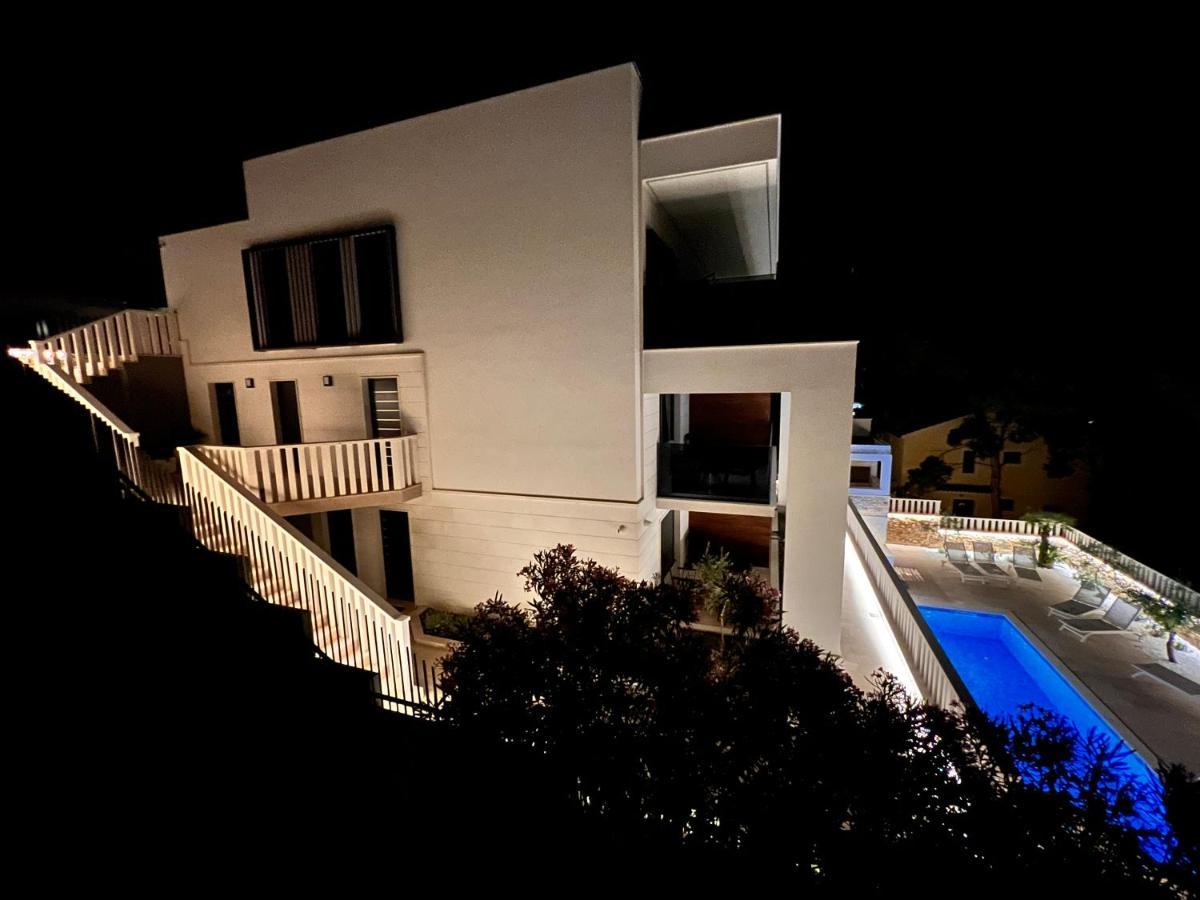 Luxury Beachfront Villa Carlisa Ciovo Exterior photo